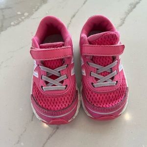 Toddler girls new balance sneakers